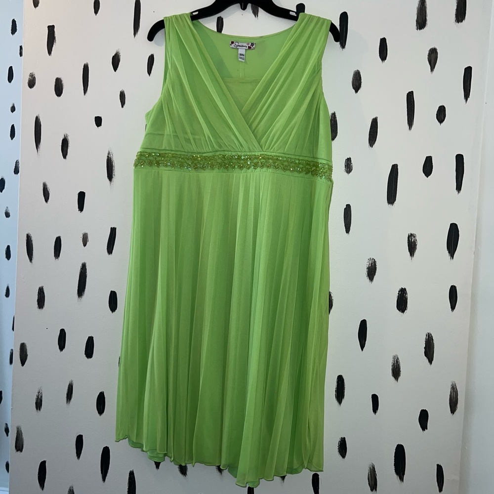 NWT JUNIORS Size 20 1/2 Green Dress